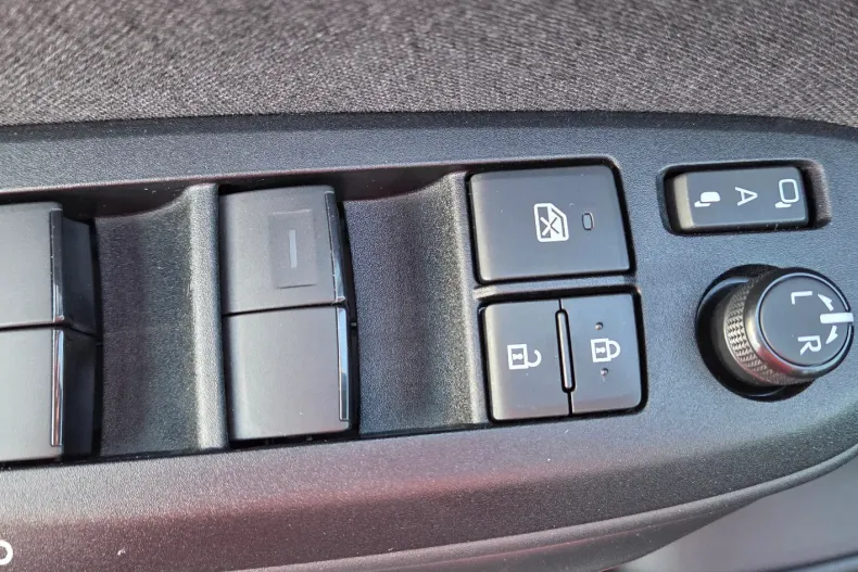 Toyota Yaris din 2025 cu 10.000 km - oferta TOY178056 - foto 19