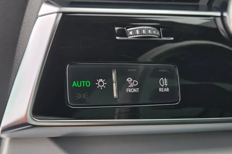 Audi Q8 din 2021 cu 107.365 km - oferta AUD178062 - foto 28