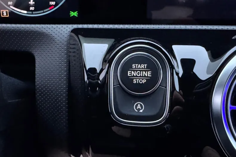 Mercedes-Benz CLA din 2022 cu 54.099 km - oferta MER178063 - foto 12