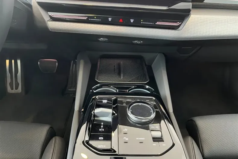 BMW Seria 5 din 2024 cu 18.100 km - oferta BMW178066 - foto 12