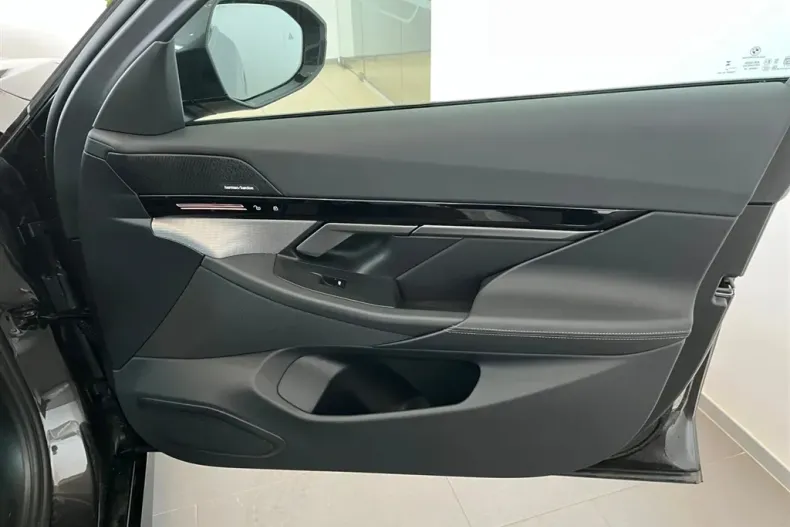 BMW Seria 5 din 2024 cu 18.100 km - oferta BMW178066 - foto 16