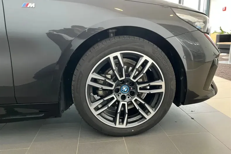 BMW Seria 5 din 2024 cu 18.100 km - oferta BMW178066 - foto 17