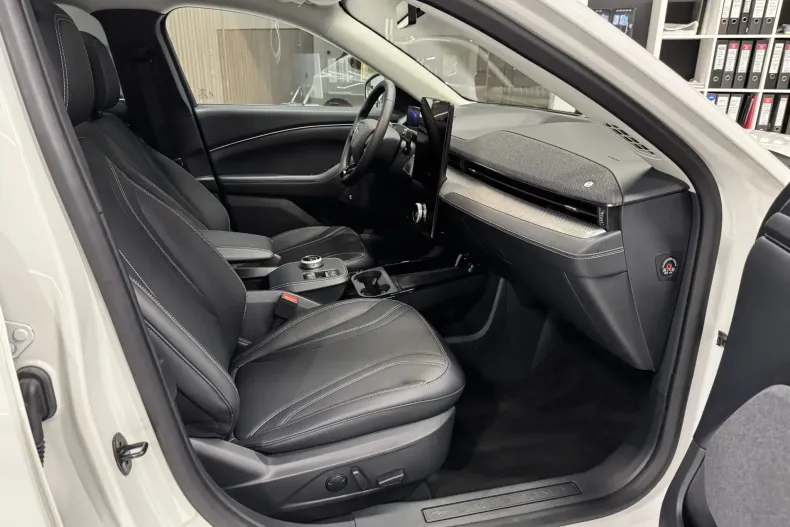 Ford Mustang Mach-E din 2023 cu 33.700 km - oferta FOR178067 - foto 10