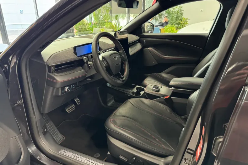 Ford Mustang Mach-E din 2022 cu 54.168 km - oferta FOR178073 - foto 4