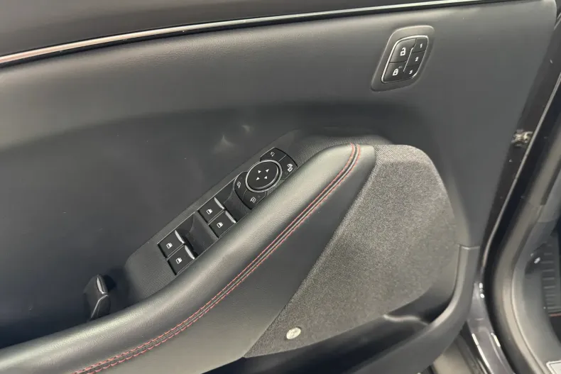 Ford Mustang Mach-E din 2022 cu 54.168 km - oferta FOR178073 - foto 5