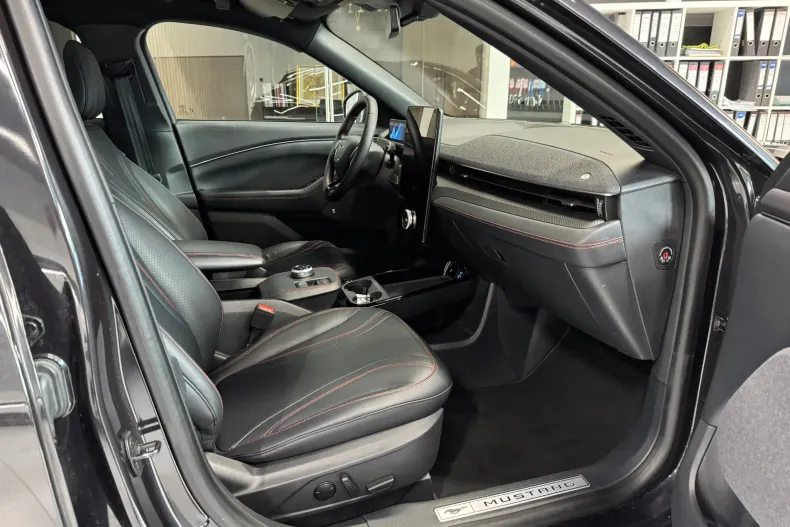 Ford Mustang Mach-E din 2022 cu 54.168 km - oferta FOR178073 - foto 9