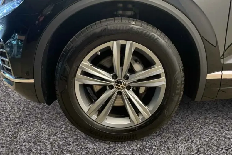 Volkswagen Touareg din 2023 cu 35.990 km - oferta VOL178075 - foto 4