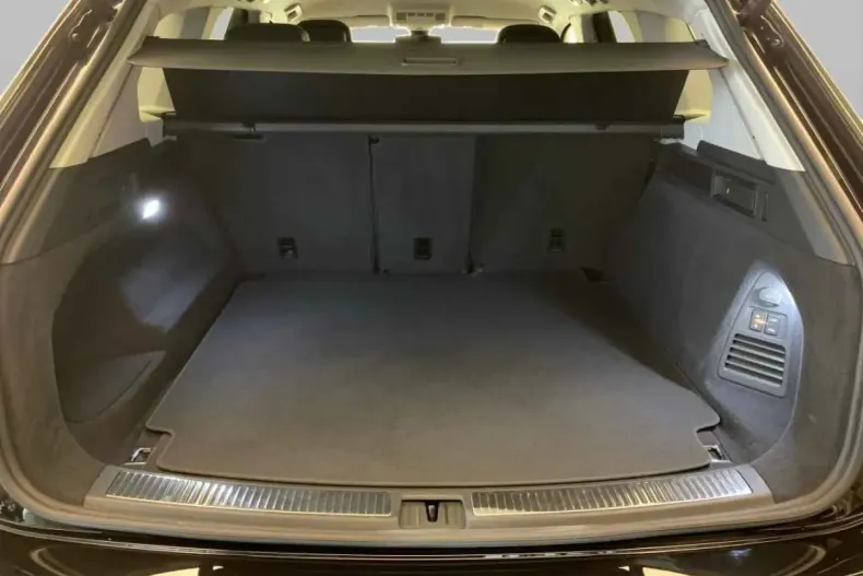 Volkswagen Touareg din 2023 cu 35.990 km - oferta VOL178075 - foto 8