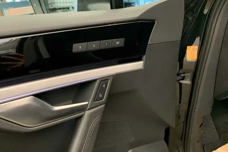 Volkswagen Touareg din 2023 cu 35.990 km - oferta VOL178075 - foto 20