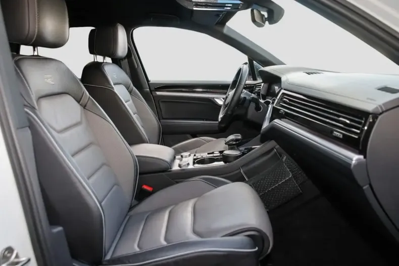 Volkswagen Touareg din 2023 cu 38.600 km - oferta VOL178077 - foto 6