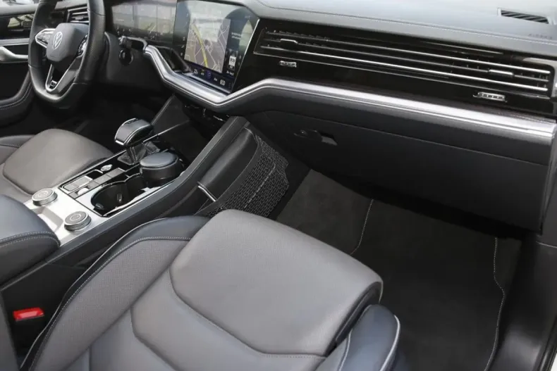 Volkswagen Touareg din 2023 cu 38.600 km - oferta VOL178077 - foto 7