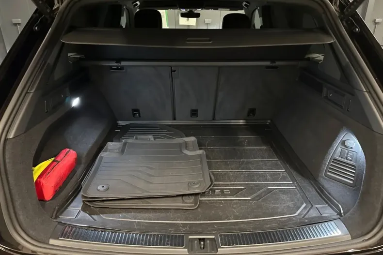 Volkswagen Touareg din 2022 cu 49.000 km - oferta VOL178078 - foto 29