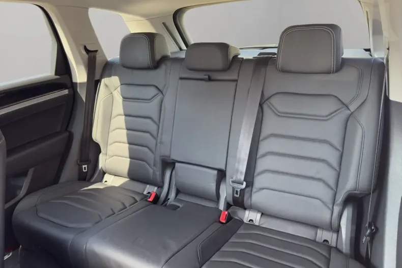 Volkswagen Touareg din 2022 cu 60.400 km - oferta VOL178080 - foto 16