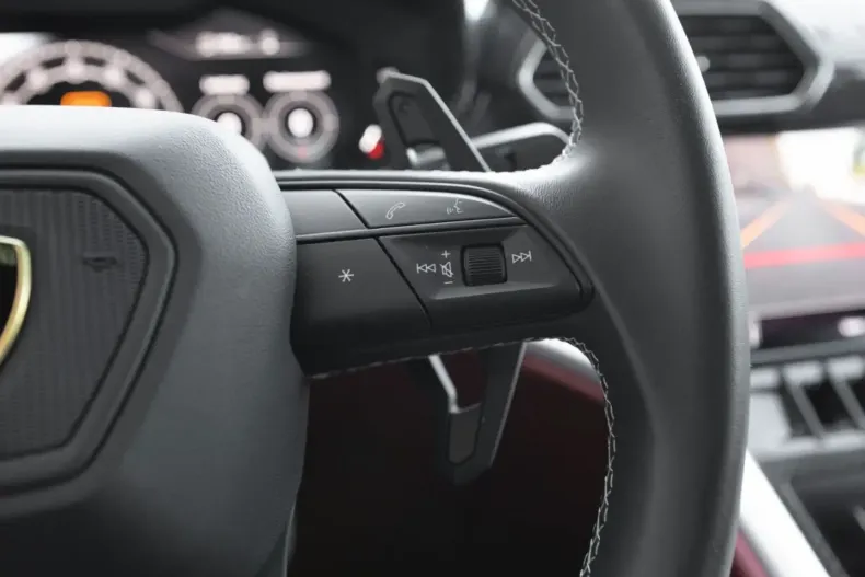 Lamborghini Urus din 2023 cu 20.900 km - oferta LAM178107 - foto 24