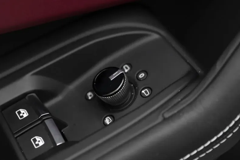 Lamborghini Urus din 2023 cu 20.900 km - oferta LAM178107 - foto 38