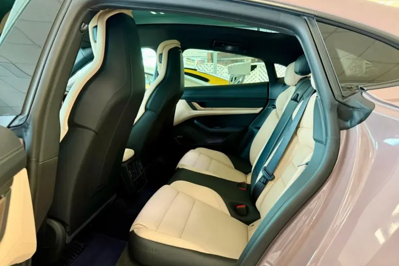 Porsche Taycan din 2023 cu 9.875 km - oferta POR178128 - foto 9