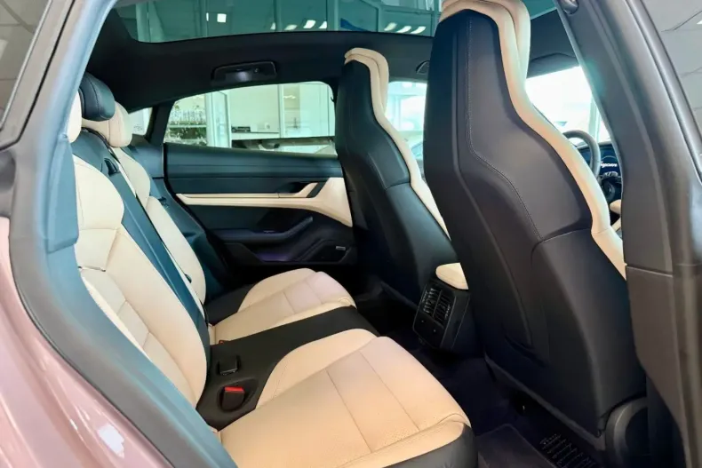 Porsche Taycan din 2023 cu 9.875 km - oferta POR178128 - foto 10