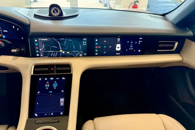 Porsche Taycan din 2023 cu 9.875 km - oferta POR178128 - foto 15