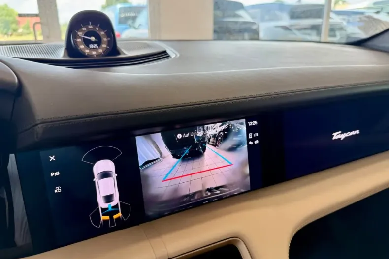 Porsche Taycan din 2023 cu 9.875 km - oferta POR178128 - foto 17