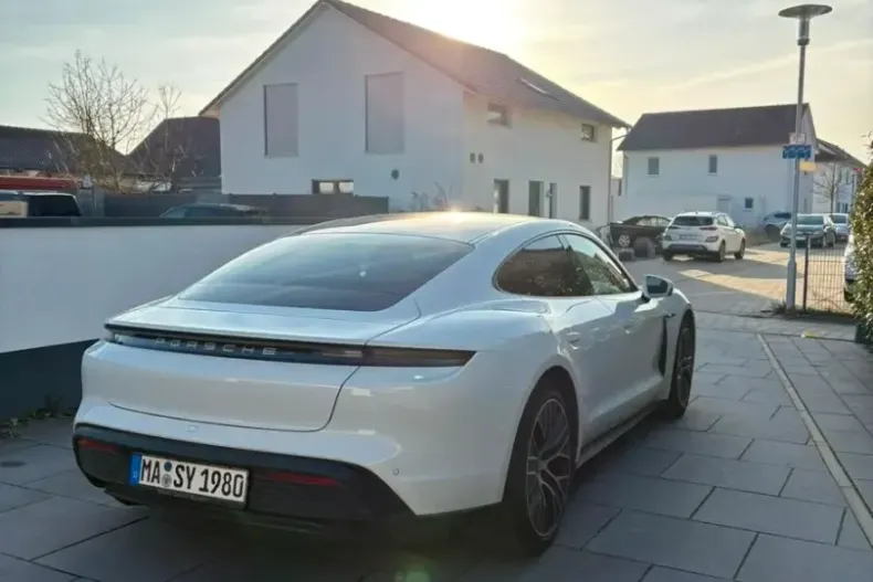 Porsche Taycan din 2021 cu 34.000 km - oferta POR178133 - foto 4