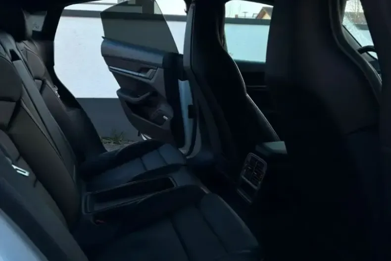 Porsche Taycan din 2021 cu 34.000 km - oferta POR178133 - foto 12