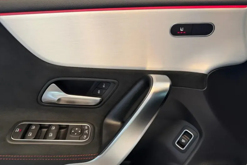 Mercedes-Benz CLA 35 AMG (Clasa CLA) din 2024 cu 29.148 km - oferta MER178216 - foto 14