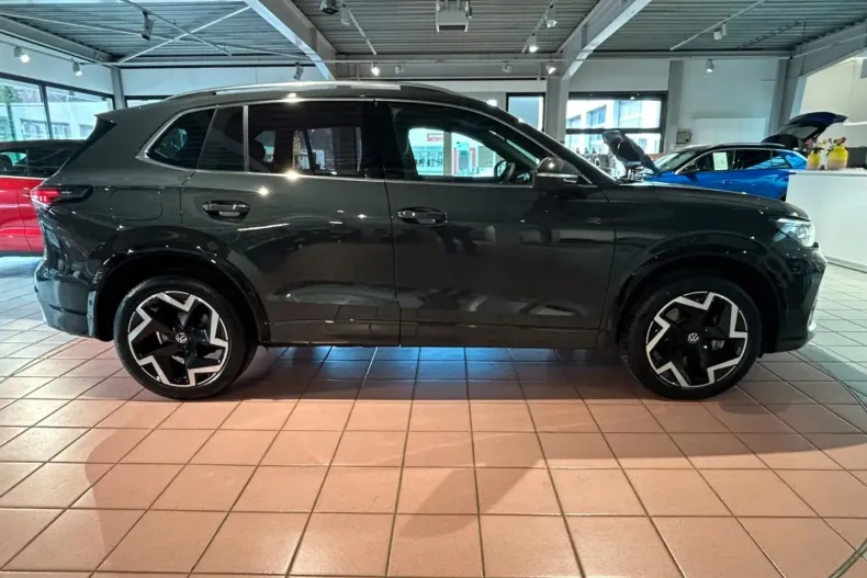 Volkswagen Tiguan din 2024 cu 71.645 km - oferta VOL178241 - foto 4