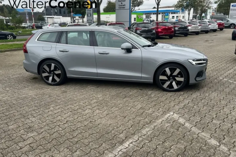 Volvo V60 din 2024 cu 15.325 km - oferta VOL178255 - foto 3
