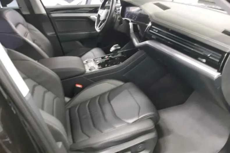 Volkswagen Touareg din 2022 cu 84.306 km - oferta VOL178264 - foto 5