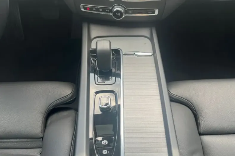 Volvo XC60 din 2025 cu 15.350 km - oferta VOL178265 - foto 9