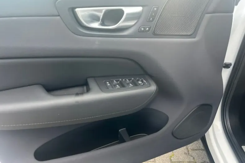 Volvo XC60 din 2025 cu 15.350 km - oferta VOL178265 - foto 12