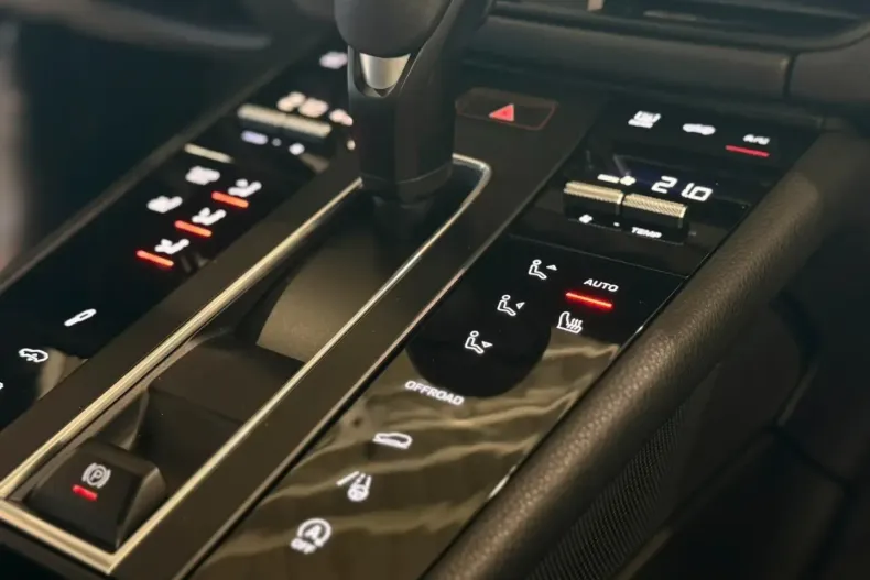 Porsche Macan din 2023 cu 77.821 km - oferta POR178284 - foto 19