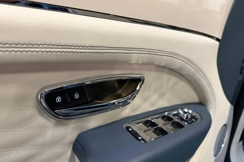 Bentley Bentayga din 2025 cu 10.000 km - oferta BEN178311 - foto 19