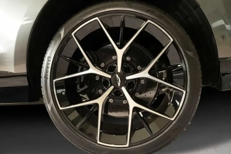 Aston Martin DBX din 2025 cu 6.990 km - oferta AST178357 - foto 7