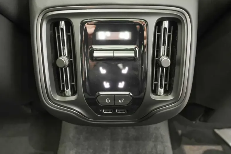 Aston Martin DBX din 2025 cu 6.990 km - oferta AST178357 - foto 16