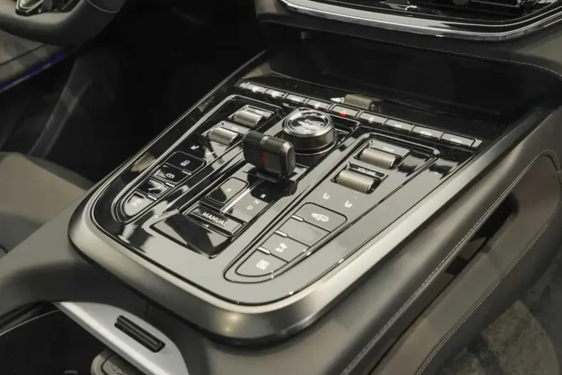 Aston Martin DBX din 2025 cu 6.990 km - oferta AST178357 - foto 17