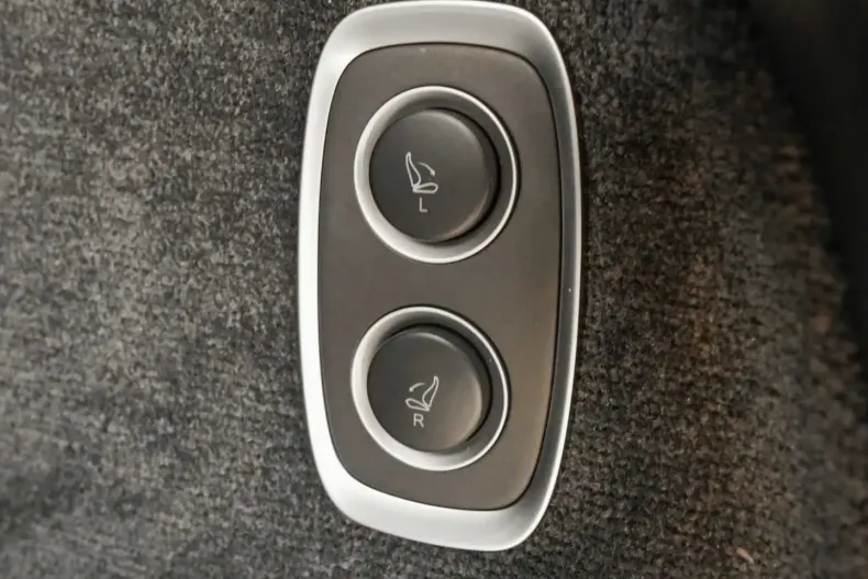 Aston Martin DBX din 2025 cu 6.990 km - oferta AST178357 - foto 22