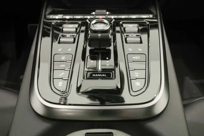 Aston Martin DBX din 2025 cu 6.990 km - oferta AST178357 - foto 30