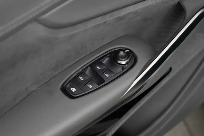 Aston Martin DBX din 2023 cu 23.990 km - oferta AST178438 - foto 25