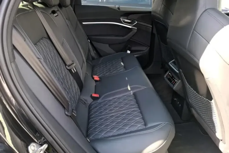Audi Q8 din 2024 cu 17.893 km - oferta AUD178455 - foto 4