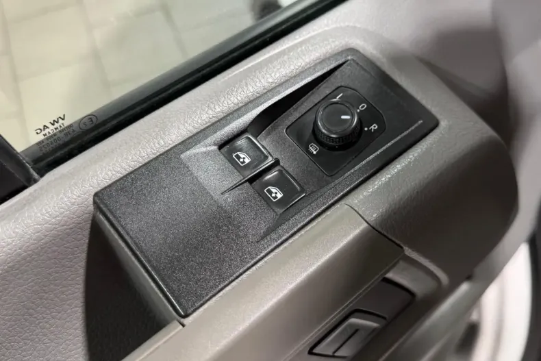 Volkswagen Crafter din 2021 cu 63.500 km - oferta VOL178467 - foto 15