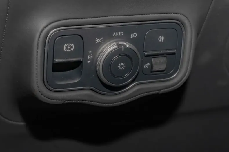 Mercedes-Benz G 580 (Clasa G) din 2024 cu 10.336 km - oferta MER178508 - foto 11