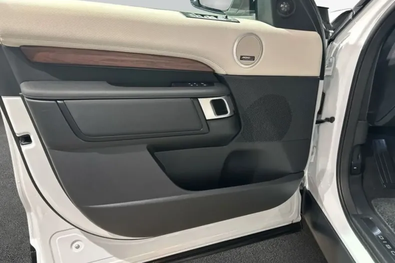 Land Rover Discovery din 2024 cu 18.500 km - oferta LAN178539 - foto 12