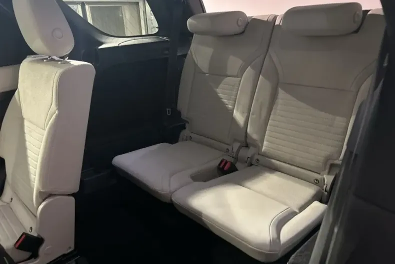 Land Rover Discovery din 2024 cu 18.500 km - oferta LAN178539 - foto 20