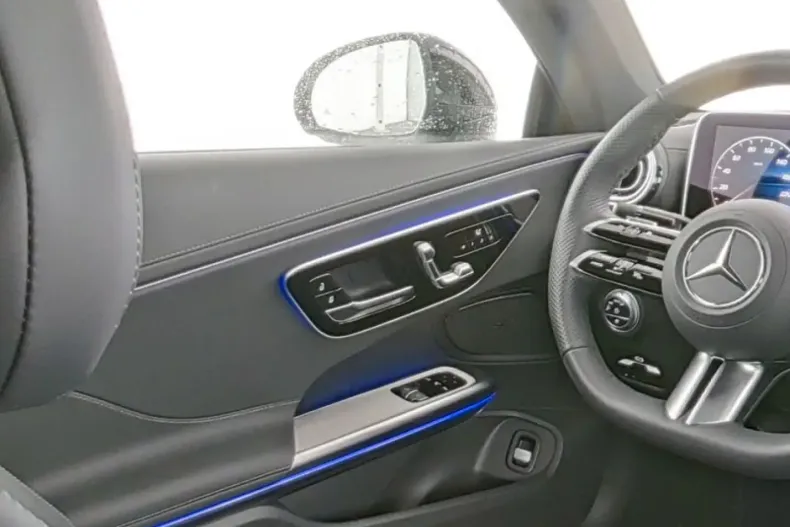 Mercedes-Benz CLE 300 (Clasa CLE) din 2024 cu 4.520 km - oferta MER178560 - foto 5