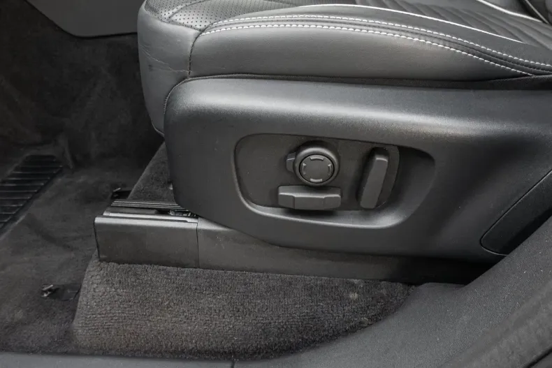 Land Rover Discovery din 2024 cu 14.139 km - oferta LAN178577 - foto 15