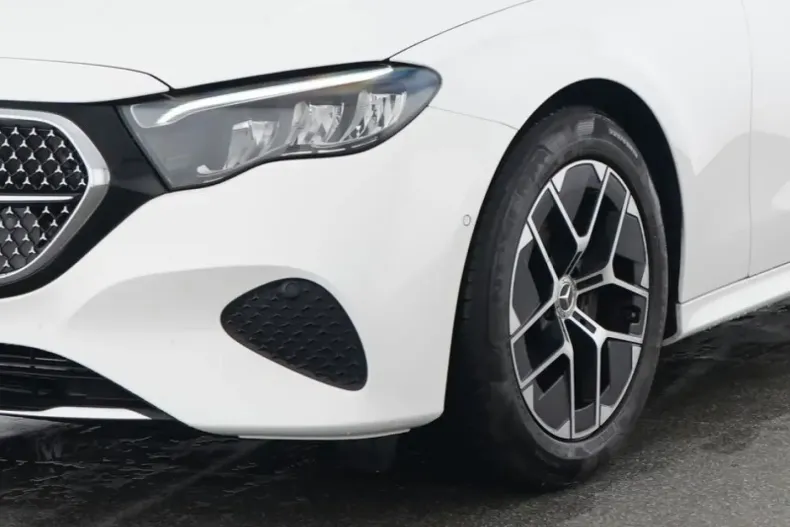 Mercedes-Benz E 220 (Clasa E) din 2025 cu 20.950 km - oferta MER178581 - foto 3