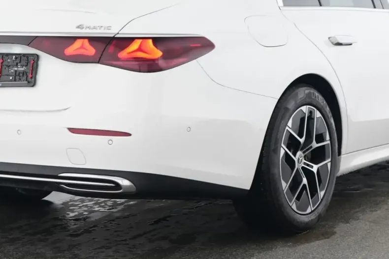 Mercedes-Benz E 220 (Clasa E) din 2025 cu 20.950 km - oferta MER178581 - foto 4