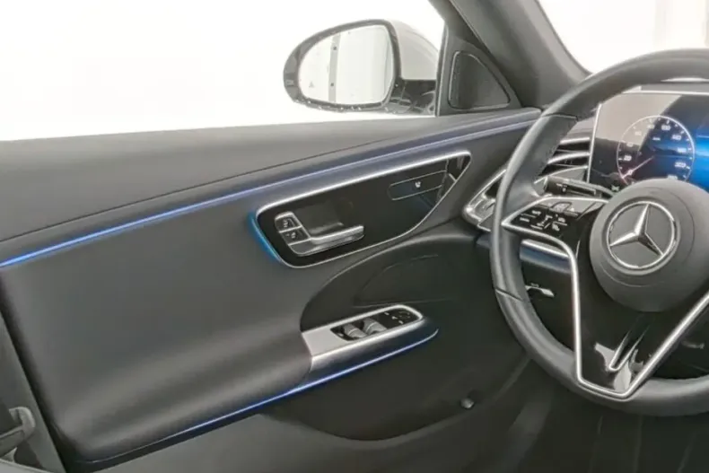 Mercedes-Benz E 220 (Clasa E) din 2025 cu 20.950 km - oferta MER178581 - foto 5