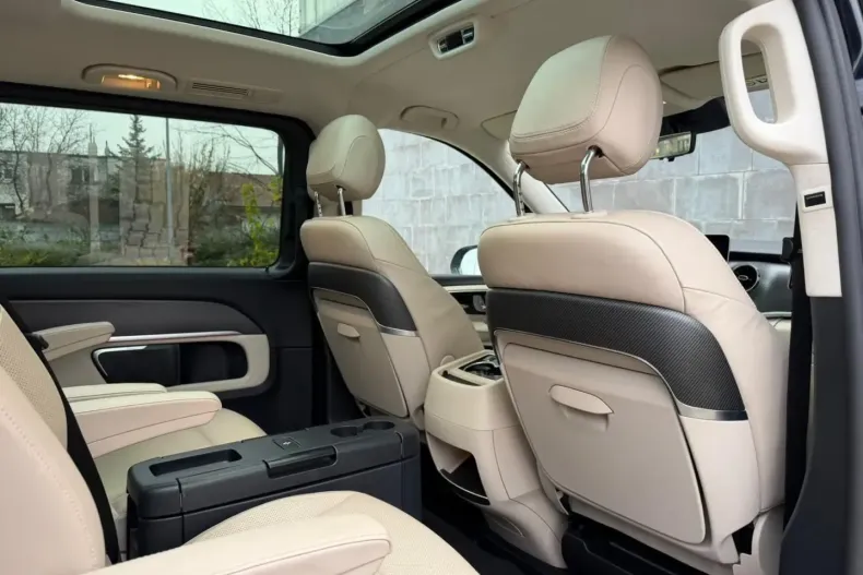 Mercedes-Benz V 300 (Clasa V) din 2023 cu 99.700 km - oferta MER178584 - foto 19